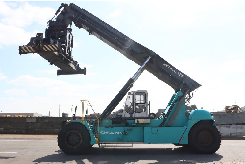 KONECRANES 4542TB5 - 리치 스태커 : 사진 5 KONECRANES 4542TB5 - 리치 스태커 : 사진 5