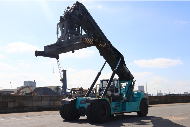 KONECRANES 4542TB5 - 리치 스태커 : 사진 3 KONECRANES 4542TB5 - 리치 스태커 : 사진 3