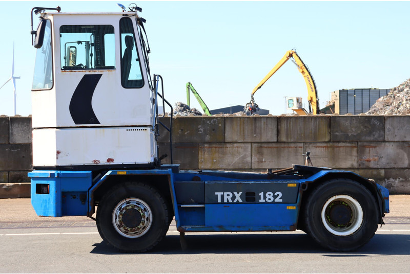 Kalmar TRX182A - 터미널 트랙터 : 사진 4 Kalmar TRX182A - 터미널 트랙터 : 사진 4