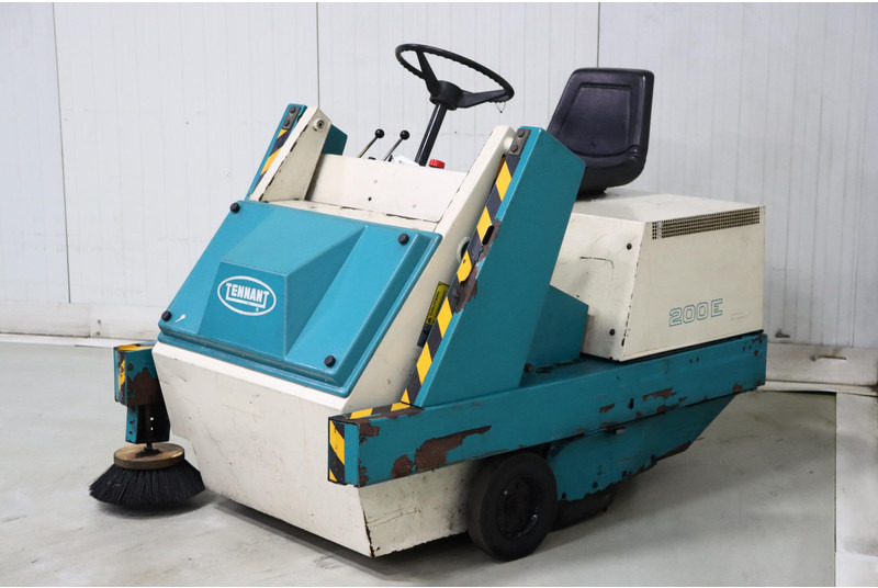 TENNANT 200E - 거리 청소 차량 : 사진 3 TENNANT 200E - 거리 청소 차량 : 사진 3