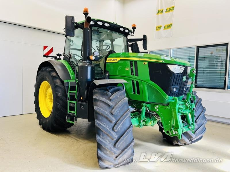 John Deere 6R 250 - 장궤형 트랙터 : 사진 2 John Deere 6R 250 - 장궤형 트랙터 : 사진 2