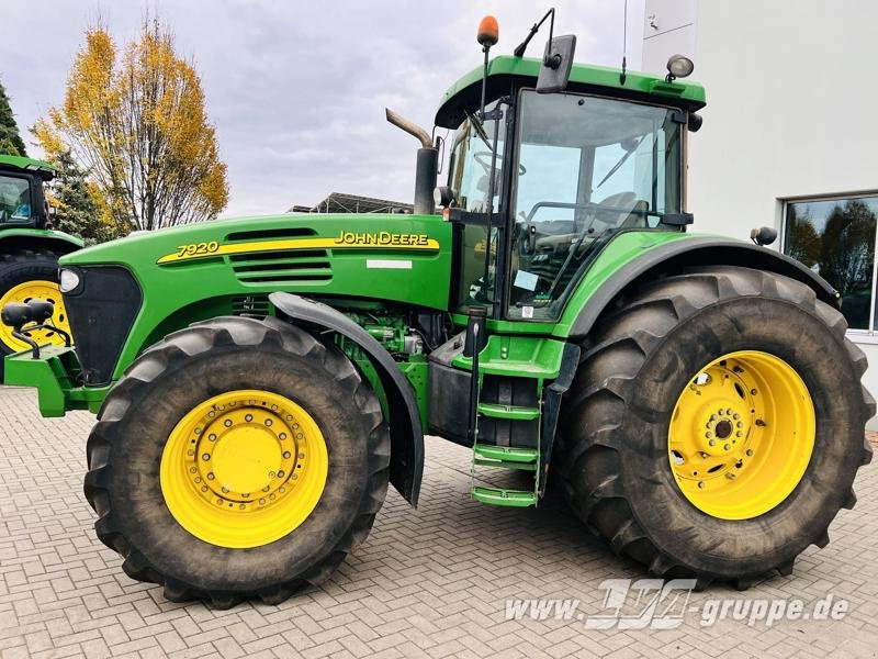 John Deere 7920 - 장궤형 트랙터 : 사진 5 John Deere 7920 - 장궤형 트랙터 : 사진 5