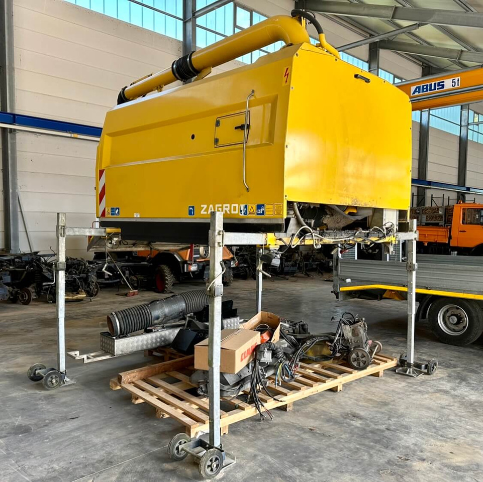 Unimog Aufbaukehrmaschine Trilety SK-370 - 거리 청소 차량 : 사진 1 Unimog Aufbaukehrmaschine Trilety SK-370 - 거리 청소 차량 : 사진 1