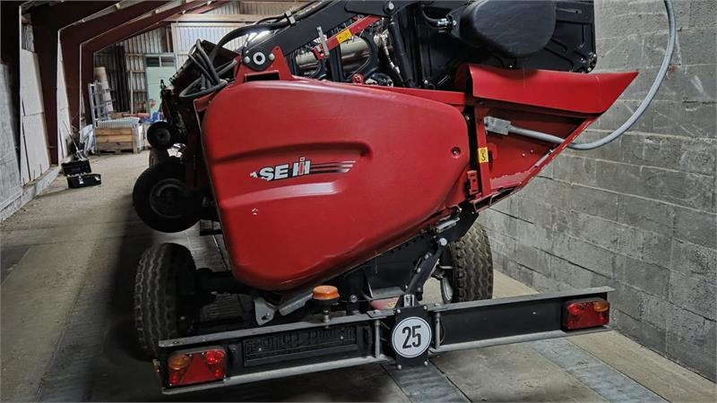 Case IH 8250 Axial-Flow med 35fod Varicut skærebord. Dansk - 목초수확기 : 사진 4 Case IH 8250 Axial-Flow med 35fod Varicut skærebord. Dansk - 목초수확기 : 사진 4
