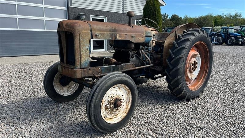 Fordson Major Motoren mangler, men mange god dele. - 장궤형 트랙터 : 사진 3 Fordson Major Motoren mangler, men mange god dele. - 장궤형 트랙터 : 사진 3