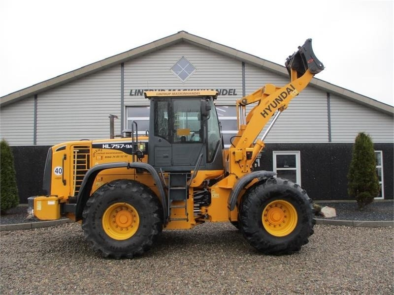 Hyundai 757-9A med 620/75R26 traktor hjul montering på  - 휠 로더 : 사진 2 Hyundai 757-9A med 620/75R26 traktor hjul montering på  - 휠 로더 : 사진 2