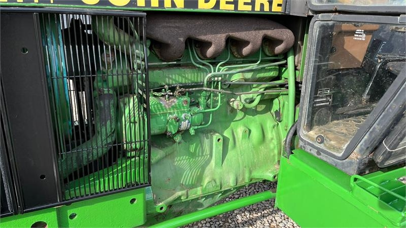 John Deere 2450 Med servostyring - 장궤형 트랙터 : 사진 5 John Deere 2450 Med servostyring - 장궤형 트랙터 : 사진 5