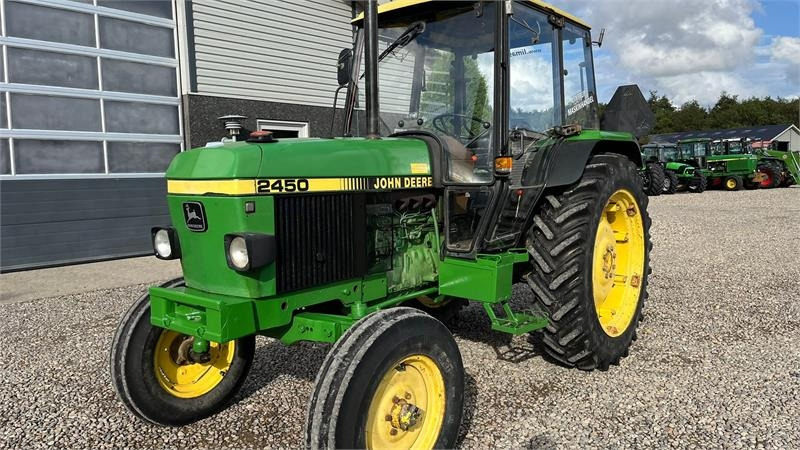 John Deere 2450 Med servostyring - 장궤형 트랙터 : 사진 3 John Deere 2450 Med servostyring - 장궤형 트랙터 : 사진 3