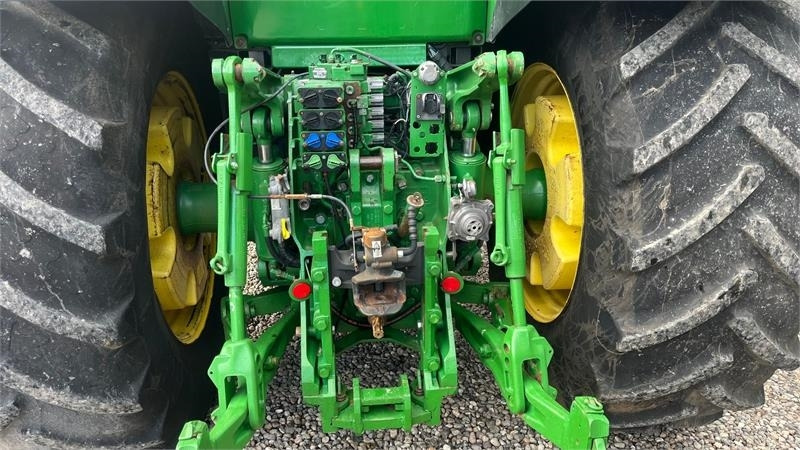 John Deere 8260R - 장궤형 트랙터 : 사진 4 John Deere 8260R - 장궤형 트랙터 : 사진 4