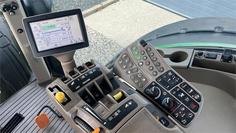 장궤형 트랙터 John Deere 8260R : 사진 6 장궤형 트랙터 John Deere 8260R : 사진 6