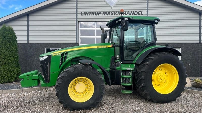 John Deere 8260R - 장궤형 트랙터 : 사진 1 John Deere 8260R - 장궤형 트랙터 : 사진 1