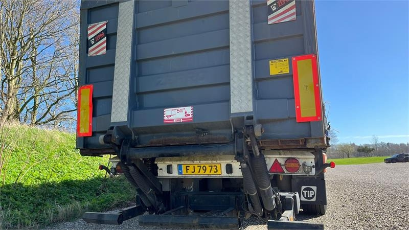 Krone Sættevogn med lift i bag SDP 27 eLB4-CS med lift i - 커튼사이더 세미 트레일러 : 사진 2 Krone Sættevogn med lift i bag SDP 27 eLB4-CS med lift i - 커튼사이더 세미 트레일러 : 사진 2