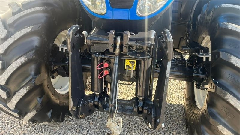 New Holland T7.270 AutoCommand med frontlift - 장궤형 트랙터 : 사진 4 New Holland T7.270 AutoCommand med frontlift - 장궤형 트랙터 : 사진 4
