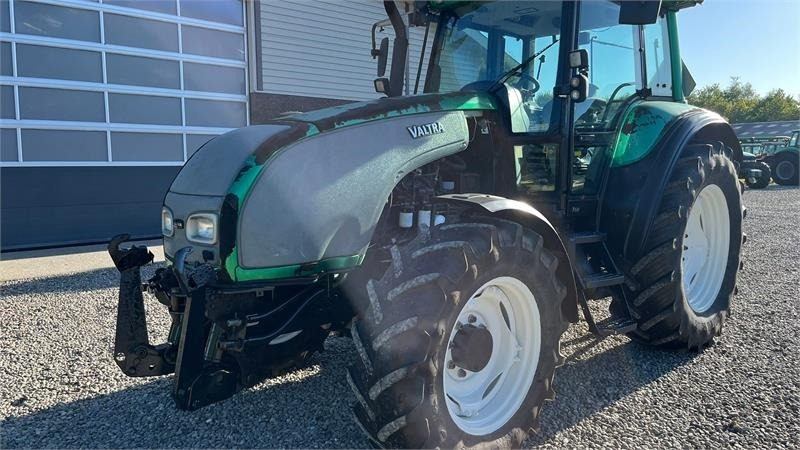 Valtra T130 med 3.5ton frontlift - 장궤형 트랙터 : 사진 3 Valtra T130 med 3.5ton frontlift - 장궤형 트랙터 : 사진 3