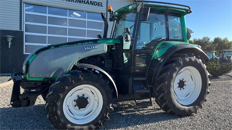 Valtra T130 med 3.5ton frontlift - 장궤형 트랙터 : 사진 2 Valtra T130 med 3.5ton frontlift - 장궤형 트랙터 : 사진 2