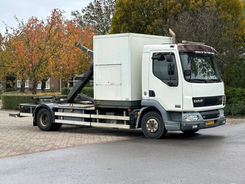 DAF LF 45 180!! HAAKARM/CONTAINER!!MOBILE WORKSHOP!! - 후크 리프트 트럭 : 사진 1 DAF LF 45 180!! HAAKARM/CONTAINER!!MOBILE WORKSHOP!! - 후크 리프트 트럭 : 사진 1