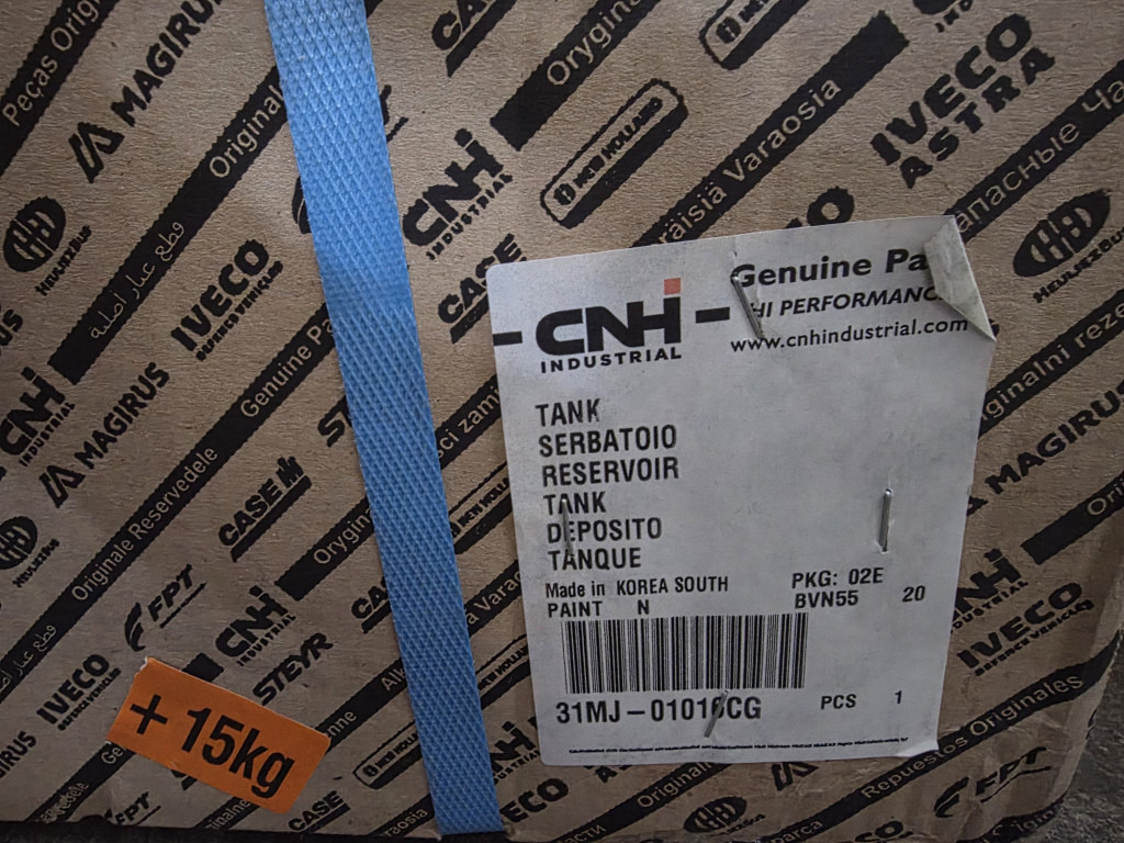 Case 31MJ-01016CG - 31MJ-01016 - 유압 탱크 건설기계 용 : 사진 3 Case 31MJ-01016CG - 31MJ-01016 - 유압 탱크 건설기계 용 : 사진 3