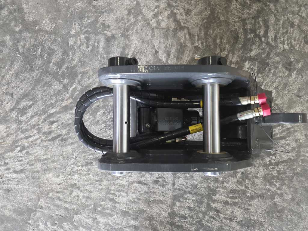 Case 32MK-95120CG - 31MK-90210CG - 퀵 커플러 건설기계 용 : 사진 2 Case 32MK-95120CG - 31MK-90210CG - 퀵 커플러 건설기계 용 : 사진 2