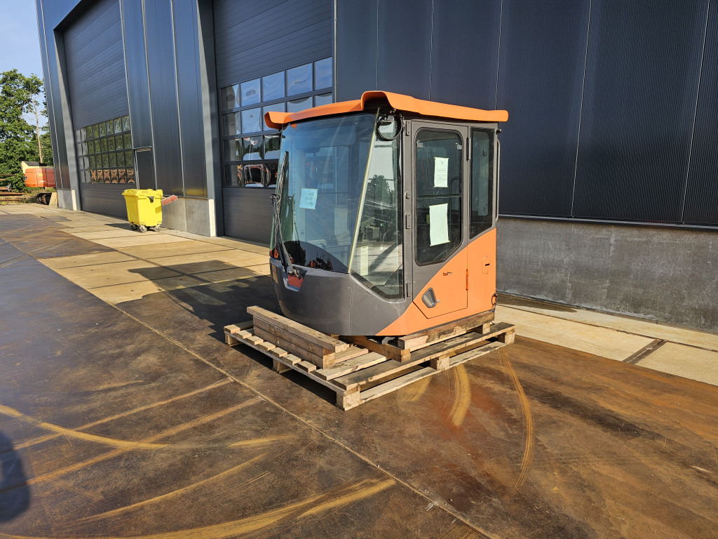 Doosan 220101-00229T - 220101-00229W - 운전실 건설기계 용 : 사진 1 Doosan 220101-00229T - 220101-00229W - 운전실 건설기계 용 : 사진 1