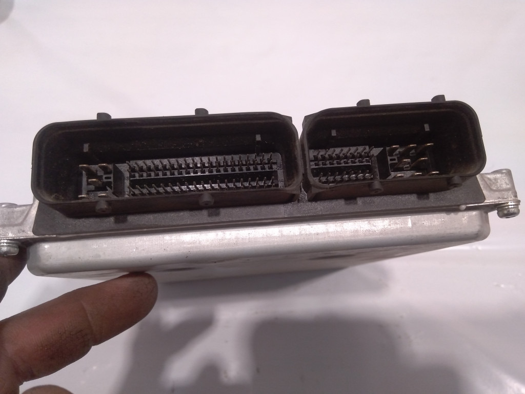 Hitachi 8982046851 - ECU 건설기계 용 : 사진 2 Hitachi 8982046851 - ECU 건설기계 용 : 사진 2