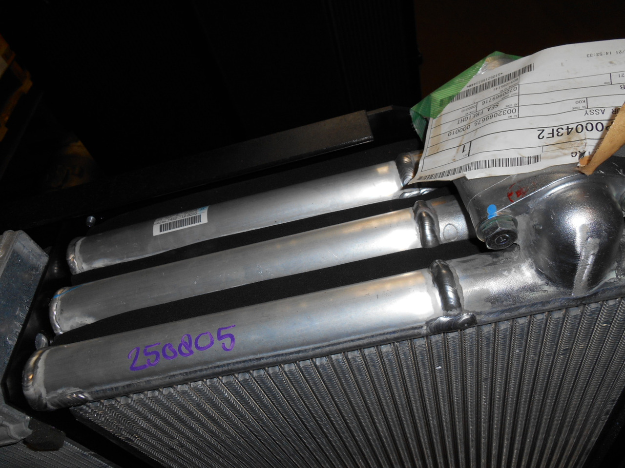 Kobelco LC05P00043F2 - LC05P00043S002 - 오일 쿨러 건설기계 용 : 사진 2 Kobelco LC05P00043F2 - LC05P00043S002 - 오일 쿨러 건설기계 용 : 사진 2