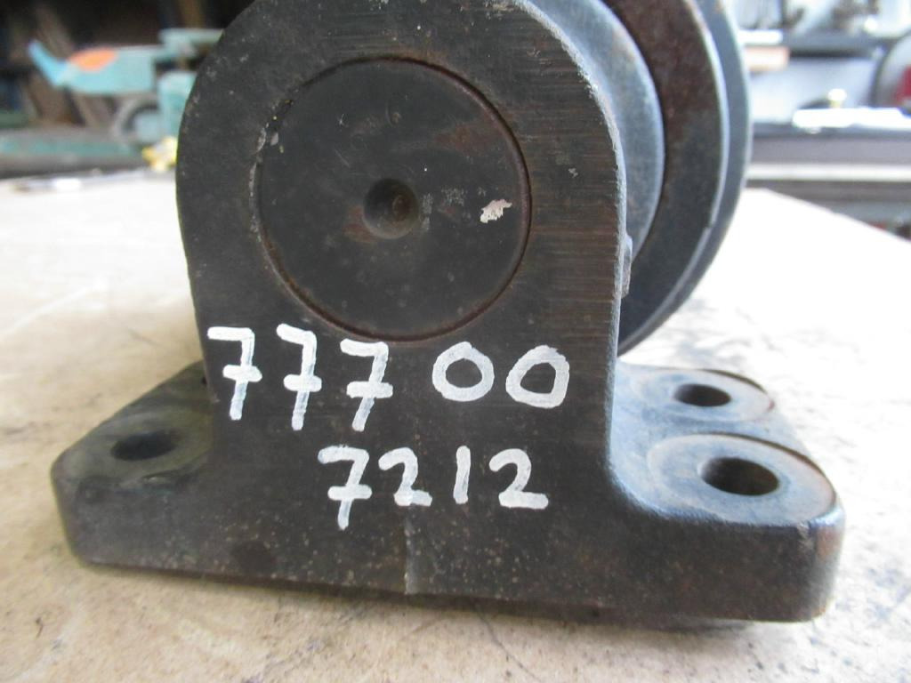 New Holland 71460901 - 트랙 롤러 건설기계 용 : 사진 5 New Holland 71460901 - 트랙 롤러 건설기계 용 : 사진 5