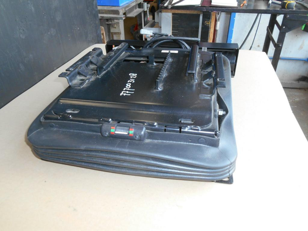 New Holland 73327303 - - 좌석 건설기계 용 : 사진 2 New Holland 73327303 - - 좌석 건설기계 용 : 사진 2