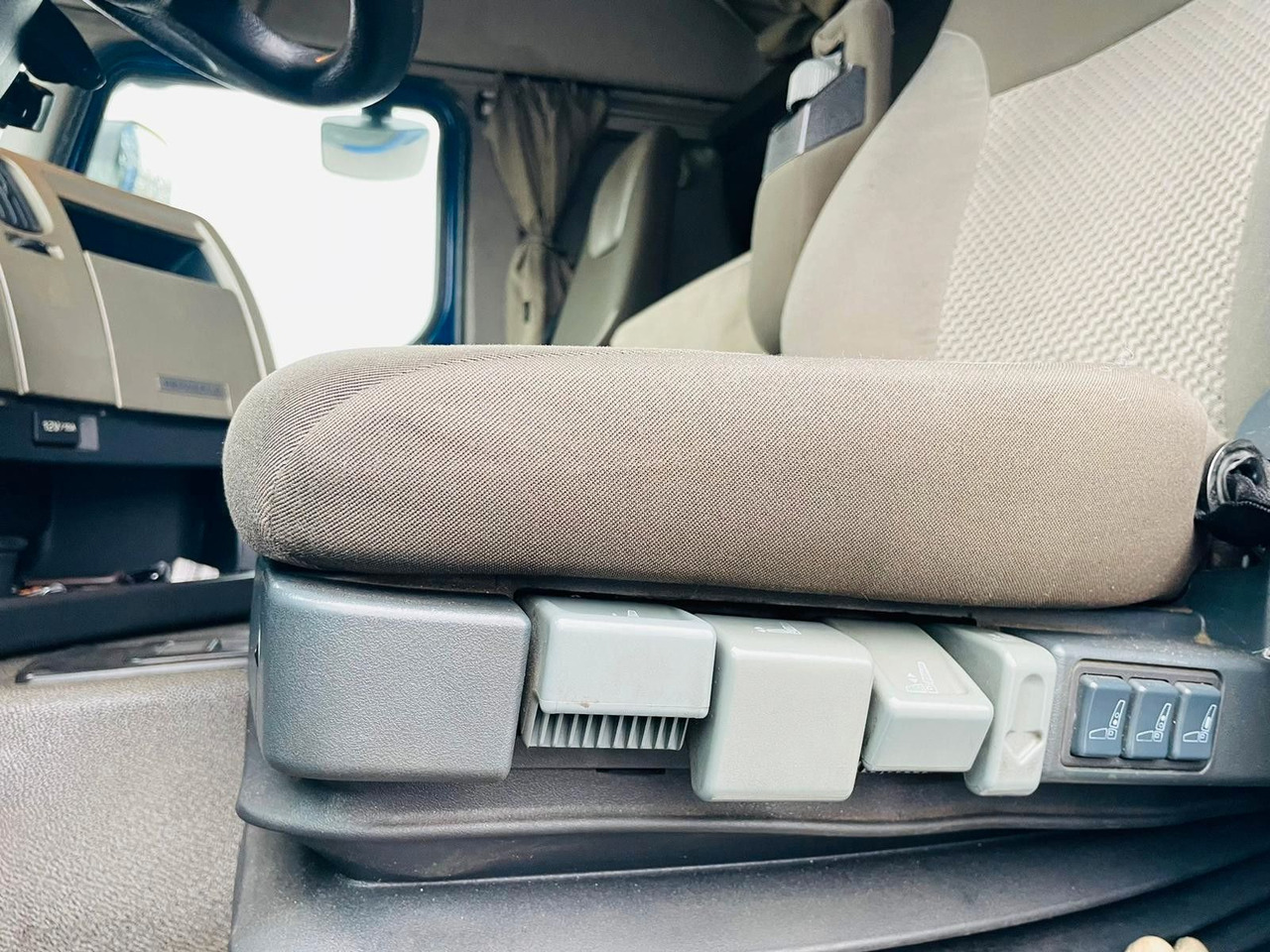 커튼사이더 트럭 Renault Premium 460 P6X2 EEV : 사진 14 커튼사이더 트럭 Renault Premium 460 P6X2 EEV : 사진 14