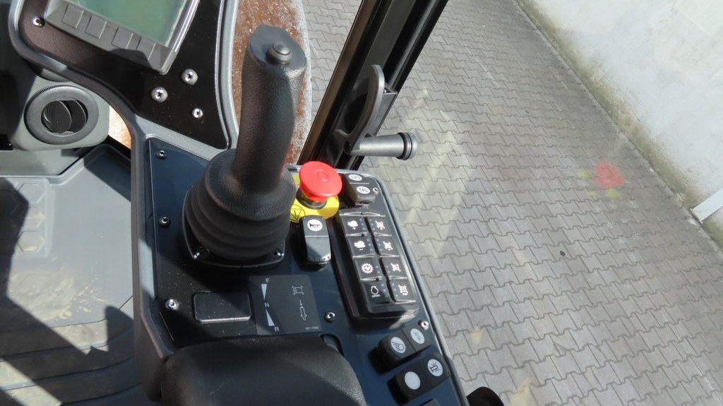 리스  Caterpillar CS13 Caterpillar CS13 : 사진 18