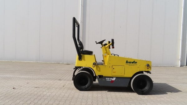 Sakai TS 160 - 공압 롤러 : 사진 1 Sakai TS 160 - 공압 롤러 : 사진 1