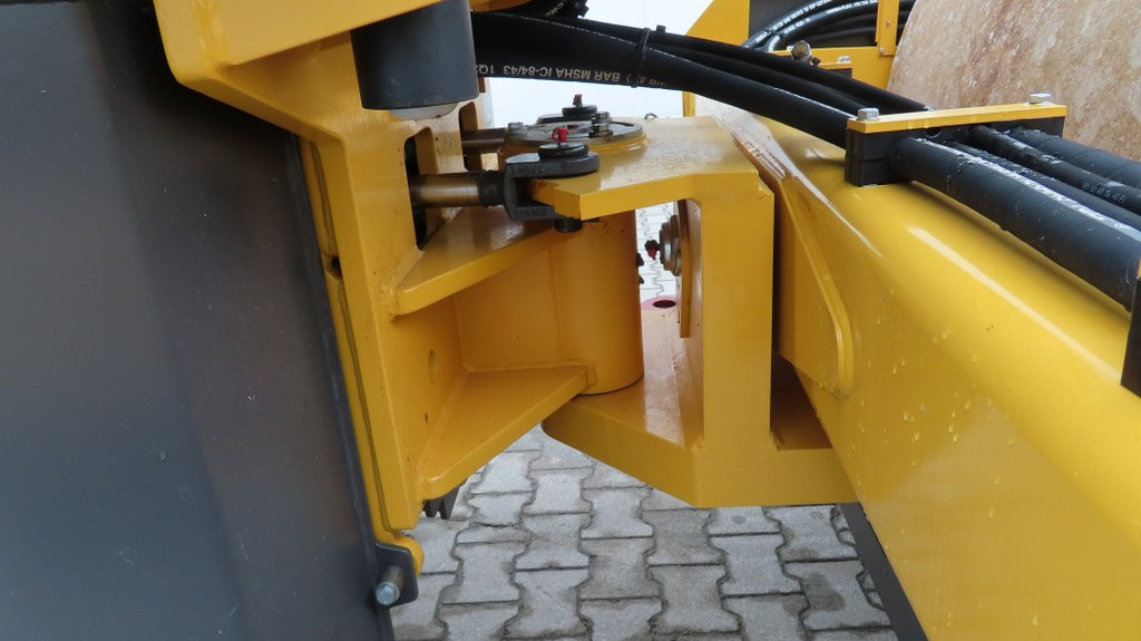 압축기 Volvo SD 135 B : 사진 16