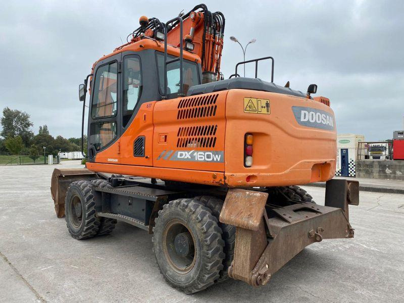 Doosan DX160 - 휠 굴삭기 : 사진 3 Doosan DX160 - 휠 굴삭기 : 사진 3
