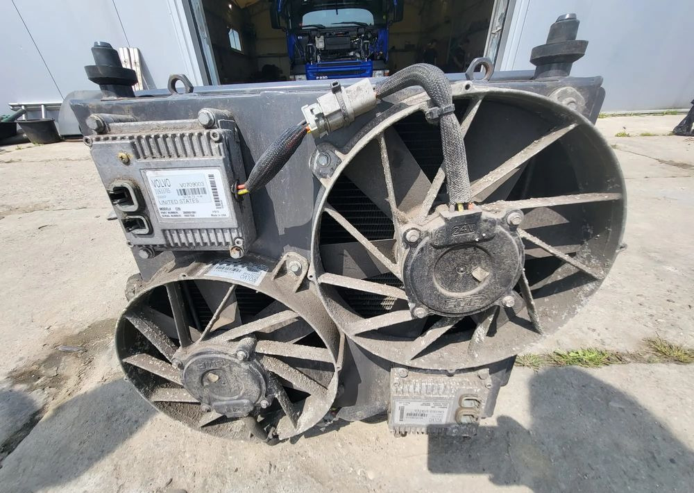 ZESTAW CHŁODZENIA VOLVO FE hybryda do chłodzenia baterii – Chłodnica + Wentylatory + Sterownik (Używany) - 냉각 시스템 트럭 용 : 사진 1 ZESTAW CHŁODZENIA VOLVO FE hybryda do chłodzenia baterii – Chłodnica + Wentylatory + Sterownik (Używany) - 냉각 시스템 트럭 용 : 사진 1