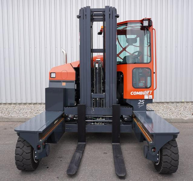 Combilift C5000XL - 4방향 리치 트럭 : 사진 4 Combilift C5000XL - 4방향 리치 트럭 : 사진 4