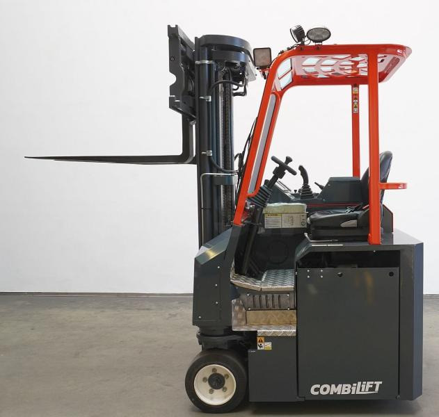 Combilift CBE3000 - 4방향 리치 트럭 : 사진 4 Combilift CBE3000 - 4방향 리치 트럭 : 사진 4
