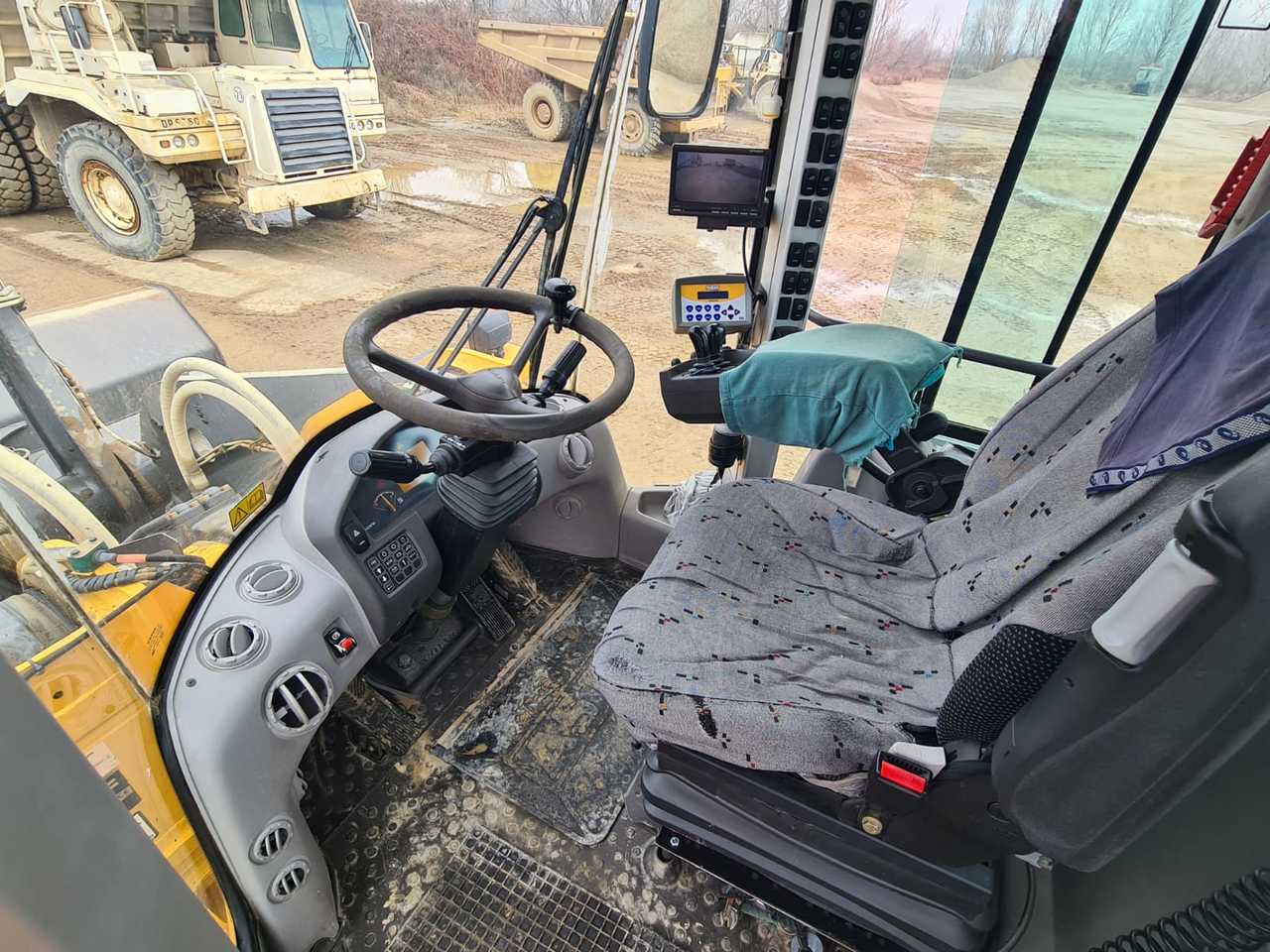 VOLVO L220G - 휠 로더 : 사진 4 VOLVO L220G - 휠 로더 : 사진 4