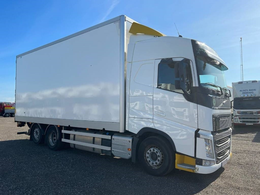 Volvo FH500 6*2 serie 2032 - 박스 트럭 : 사진 2 Volvo FH500 6*2 serie 2032 - 박스 트럭 : 사진 2