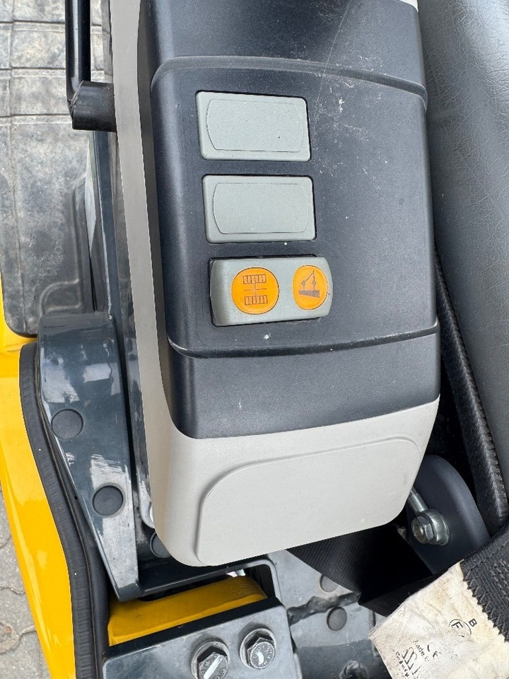 Komatsu PC 16 R-3HS - 미니 굴삭기 : 사진 5 Komatsu PC 16 R-3HS - 미니 굴삭기 : 사진 5
