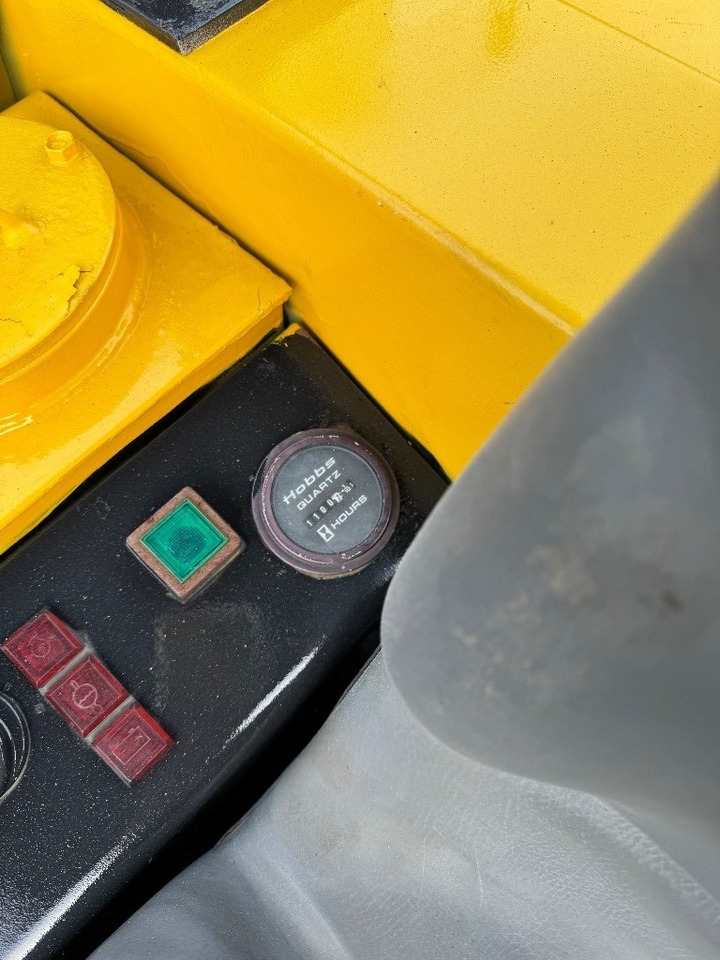 Yanmar B12 - 미니 굴삭기 : 사진 5 Yanmar B12 - 미니 굴삭기 : 사진 5