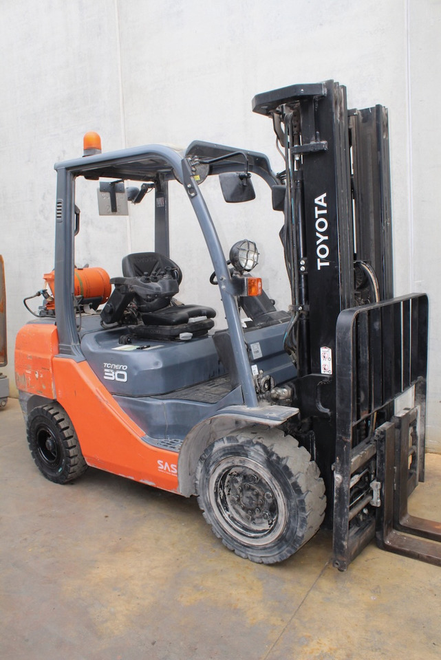 Toyota 02-8FGF30 MATRICULADA - LPG 지게차 : 사진 1 Toyota 02-8FGF30 MATRICULADA - LPG 지게차 : 사진 1