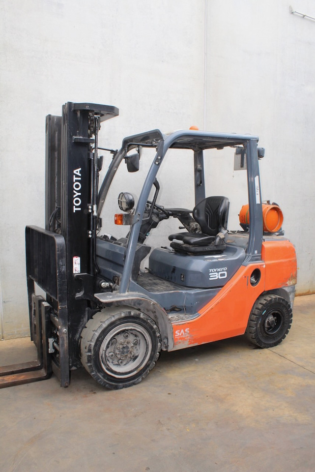 Toyota 02-8FGF30 MATRICULADA - LPG 지게차 : 사진 3 Toyota 02-8FGF30 MATRICULADA - LPG 지게차 : 사진 3
