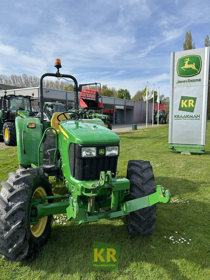 John Deere 5055E - 장궤형 트랙터 : 사진 2 John Deere 5055E - 장궤형 트랙터 : 사진 2