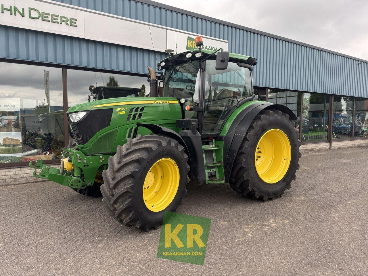 John Deere 6150R - 장궤형 트랙터 : 사진 1 John Deere 6150R - 장궤형 트랙터 : 사진 1