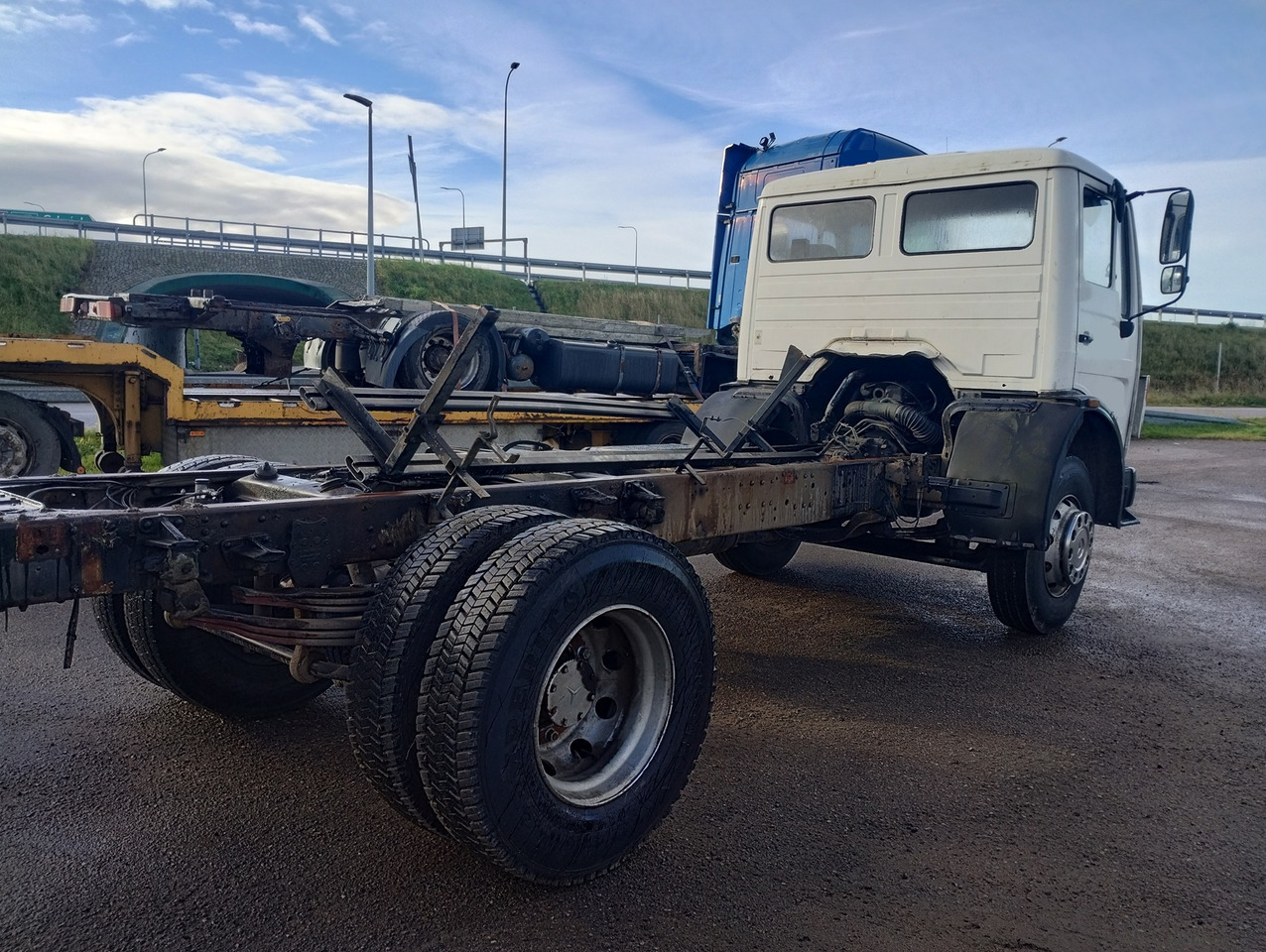 MERCEDES-BENZ 1620 - 캡 새시 트럭 : 사진 3 MERCEDES-BENZ 1620 - 캡 새시 트럭 : 사진 3