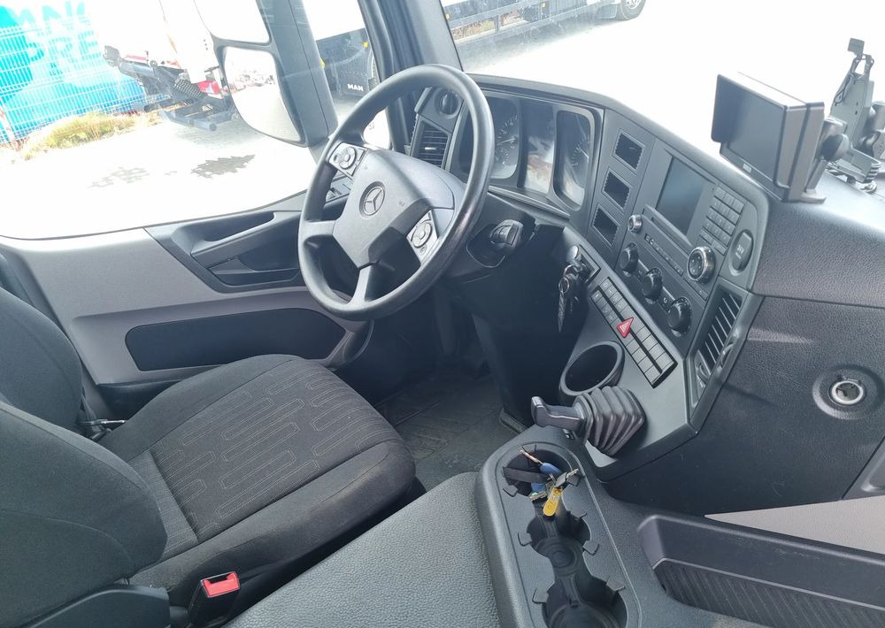 Mercedes-Benz Antos 1830   rozstaw osi 3,60 - 캡 새시 트럭 : 사진 4 Mercedes-Benz Antos 1830   rozstaw osi 3,60 - 캡 새시 트럭 : 사진 4
