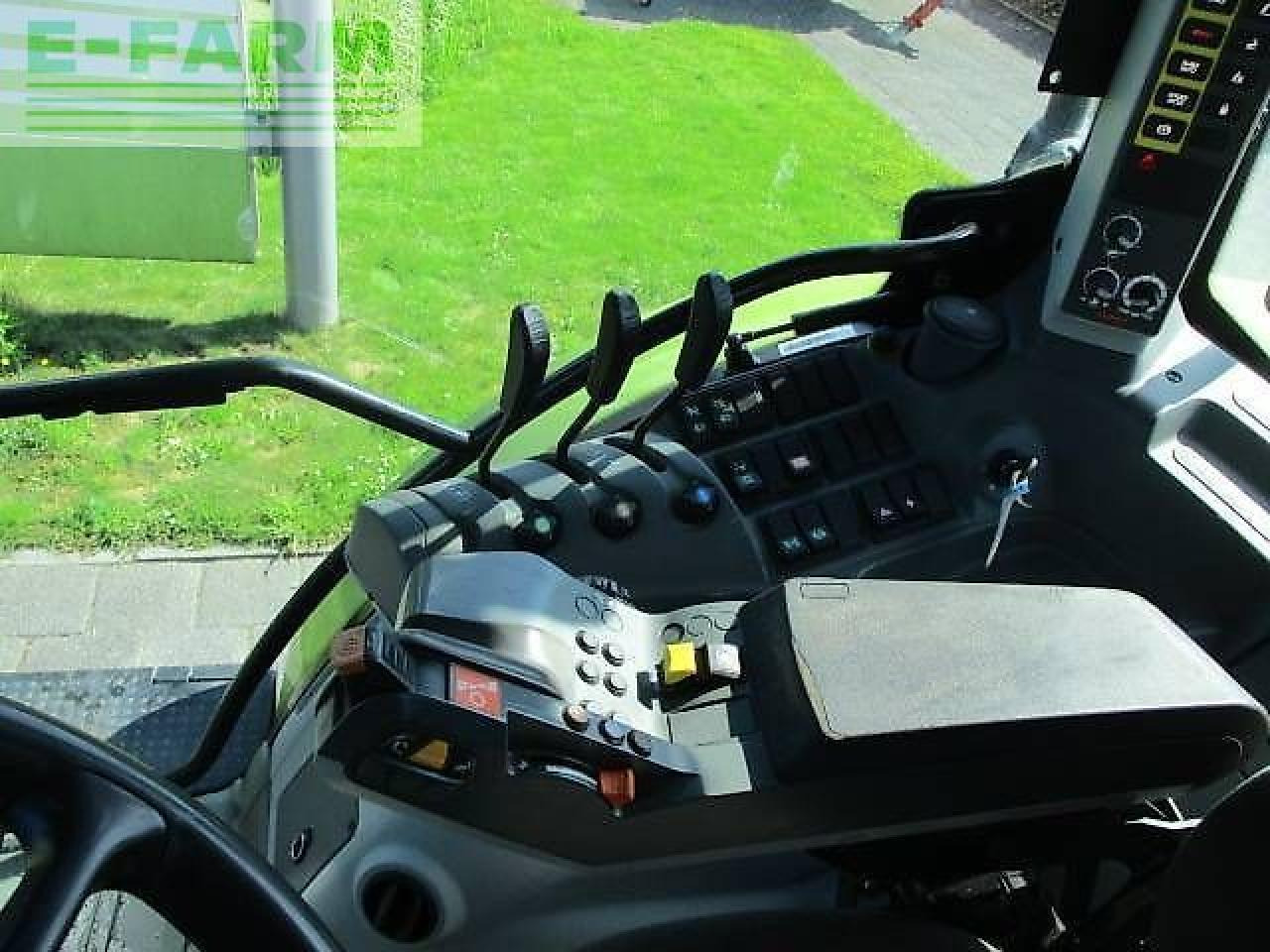 장궤형 트랙터 CLAAS arion 520 : 사진 7