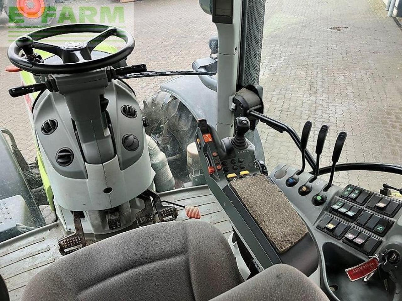 장궤형 트랙터 CLAAS arion 640 hexashift : 사진 12