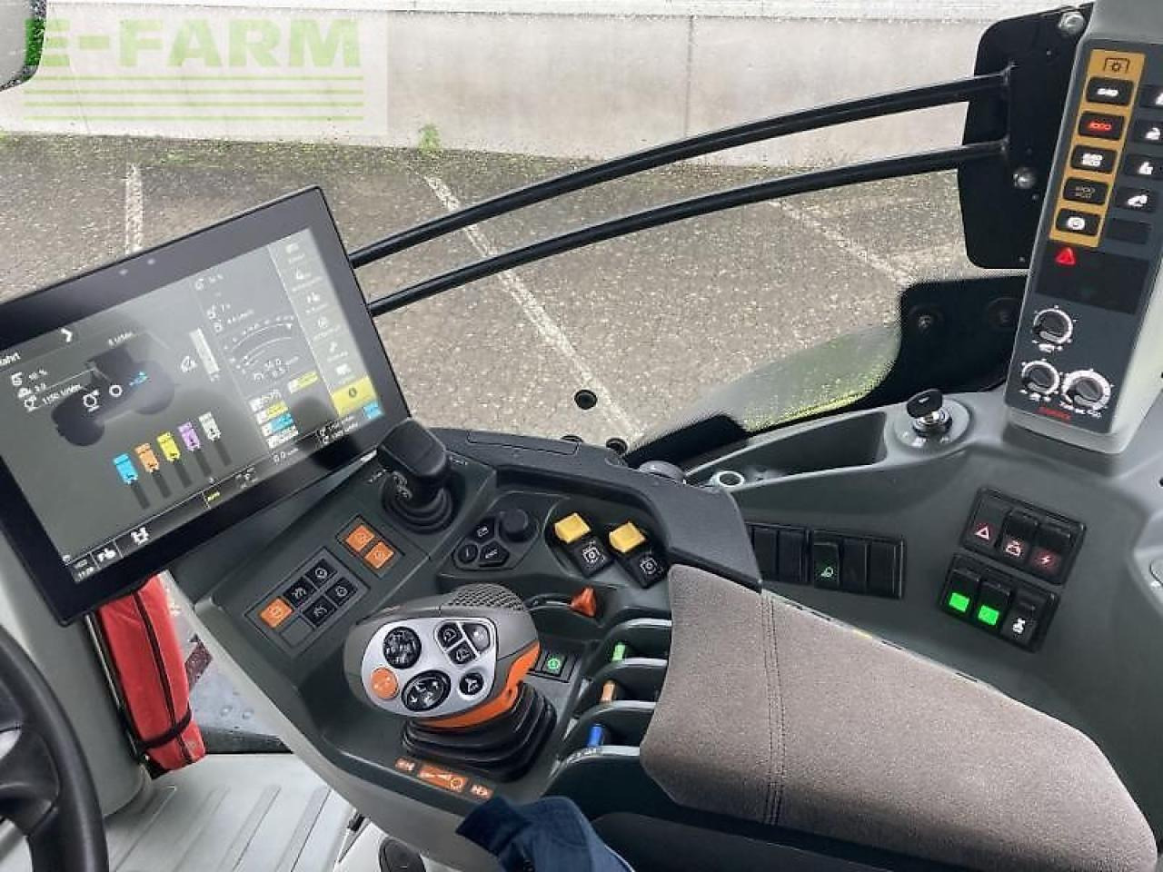 장궤형 트랙터 CLAAS axion 810 : 사진 11