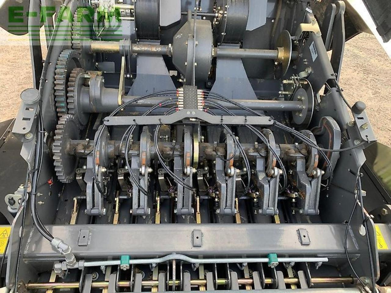 정사각 베일러 CLAAS quadrant 3300 : 사진 13