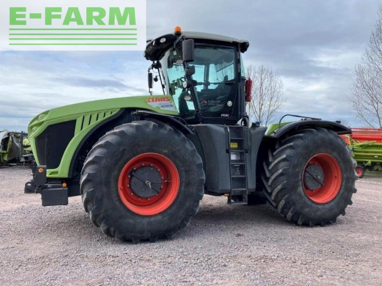 CLAAS xerion 4000 trac TRAC - 장궤형 트랙터 : 사진 1 CLAAS xerion 4000 trac TRAC - 장궤형 트랙터 : 사진 1